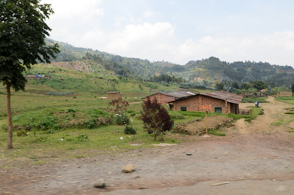 Village between Kigali and Giseny